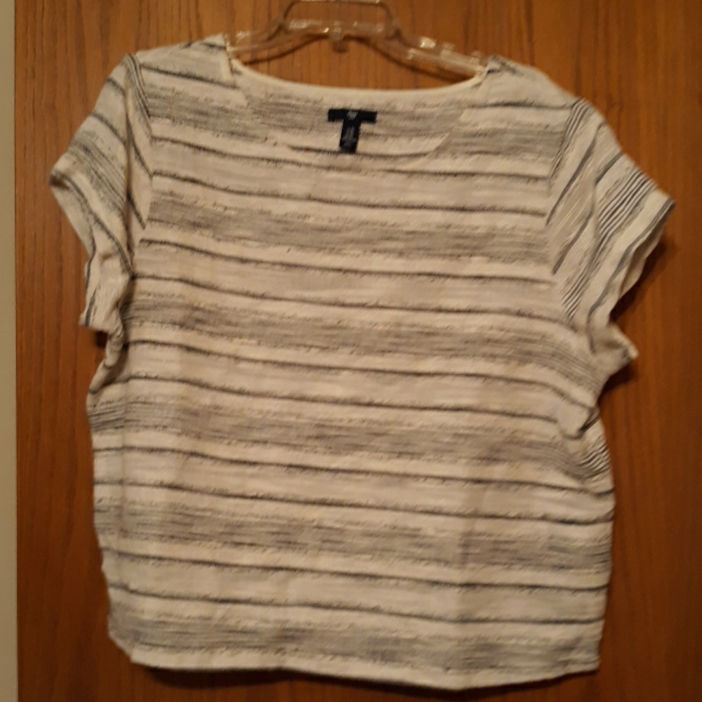 Gap womans XL top in white, gray and black.